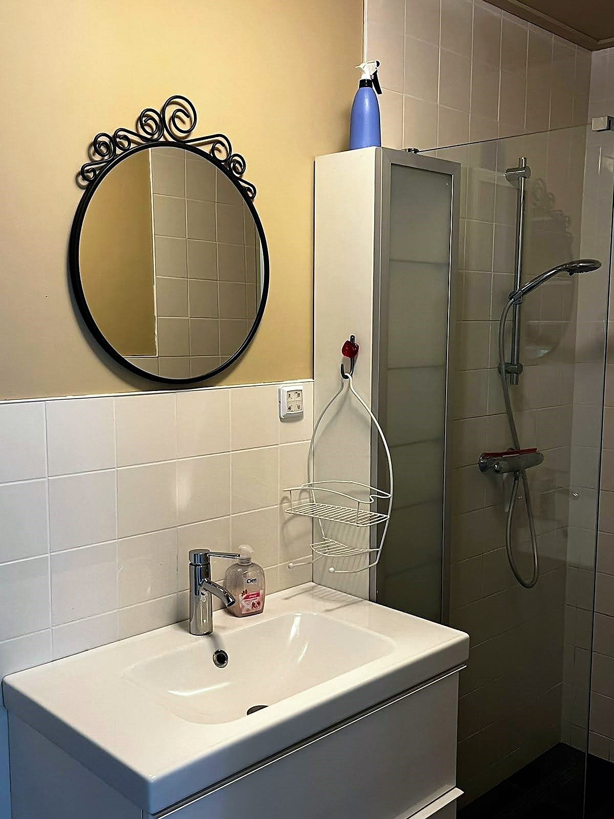 Badkamer met douche