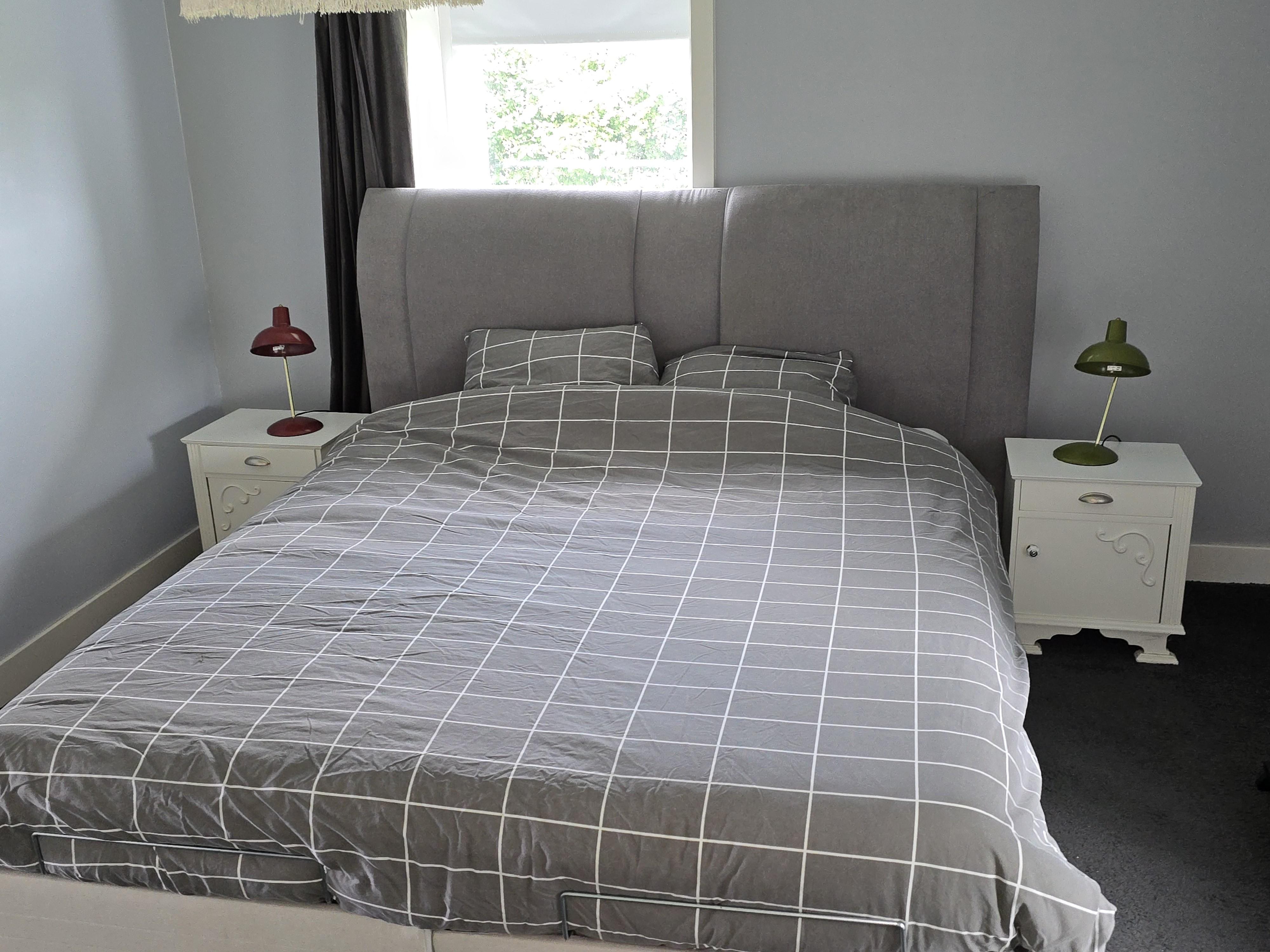 Kingsize bed